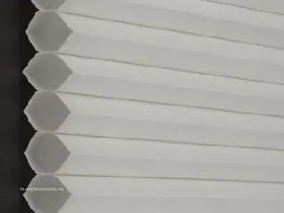 Lutron Rio Single-Cell Light-Filtering <1% shade fabric swatch in Mist (LF-SL-MS)