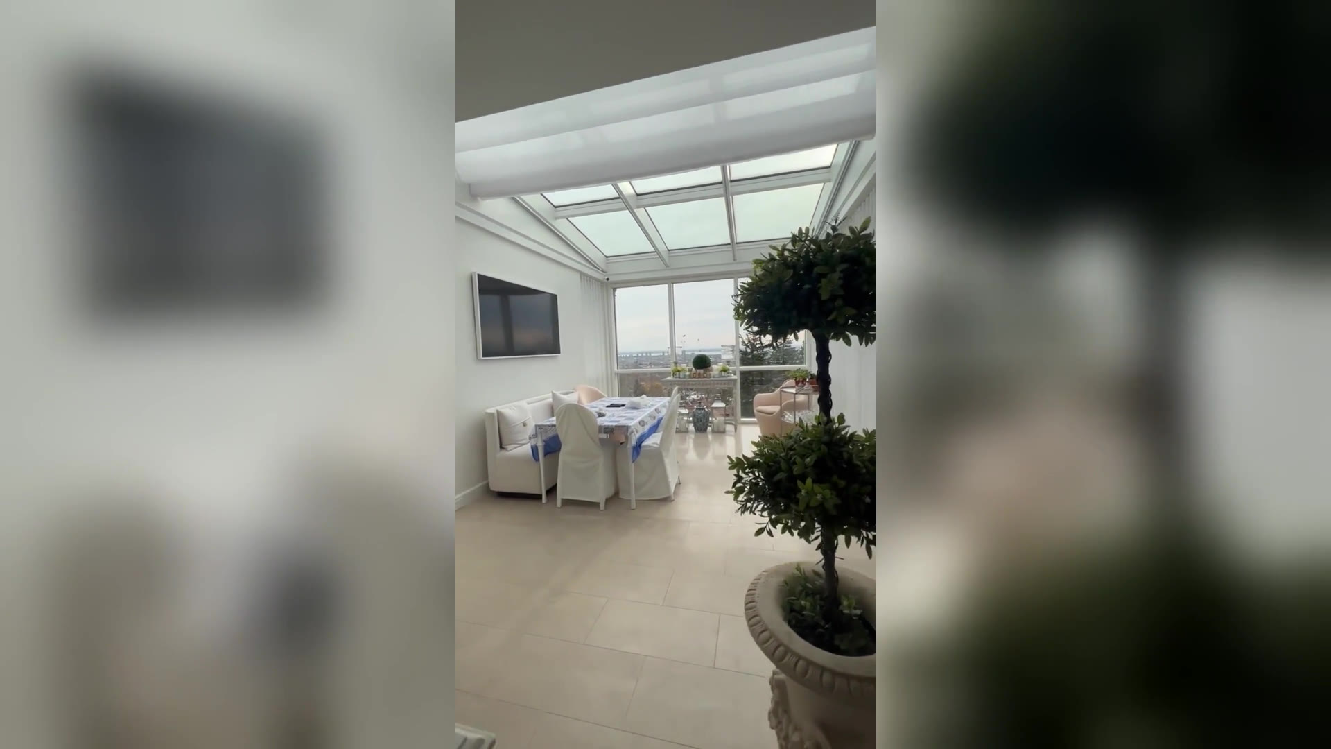 Westmount solarium with the motorized roman shade open across the glass roof