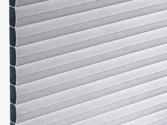 TOP Ripasso Blackout 25 mm honeycomb shade fabric swatch in White (85611-25)