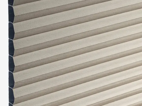TOP Ripasso Blackout 25 mm honeycomb shade fabric swatch in Ivory (85612-25)